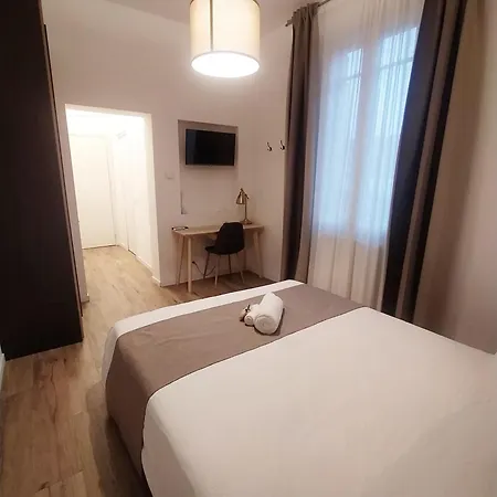 בית הארחה R & A Minerva 3*
